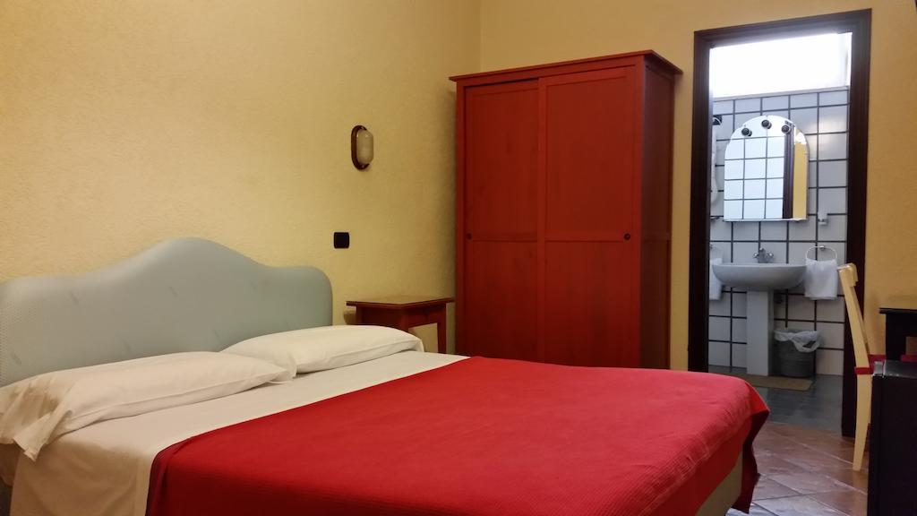 Doppel- oder Zweibettzimmer